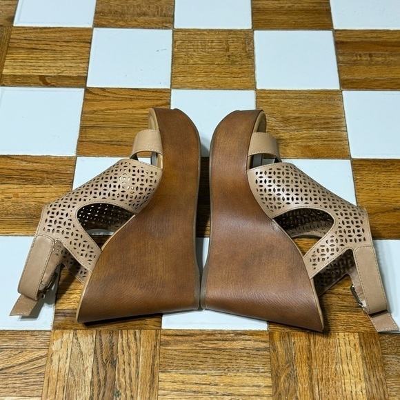 Gianni Bini Soo-Good DK Siera Tan Leather Wedges Size 7.5 Women - Picture 7 of 9